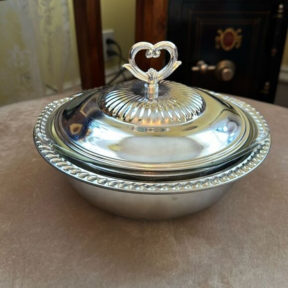 USA Shelton Ware Heart Handle Clear Glass Casserole w/Covered Casserole Holder
